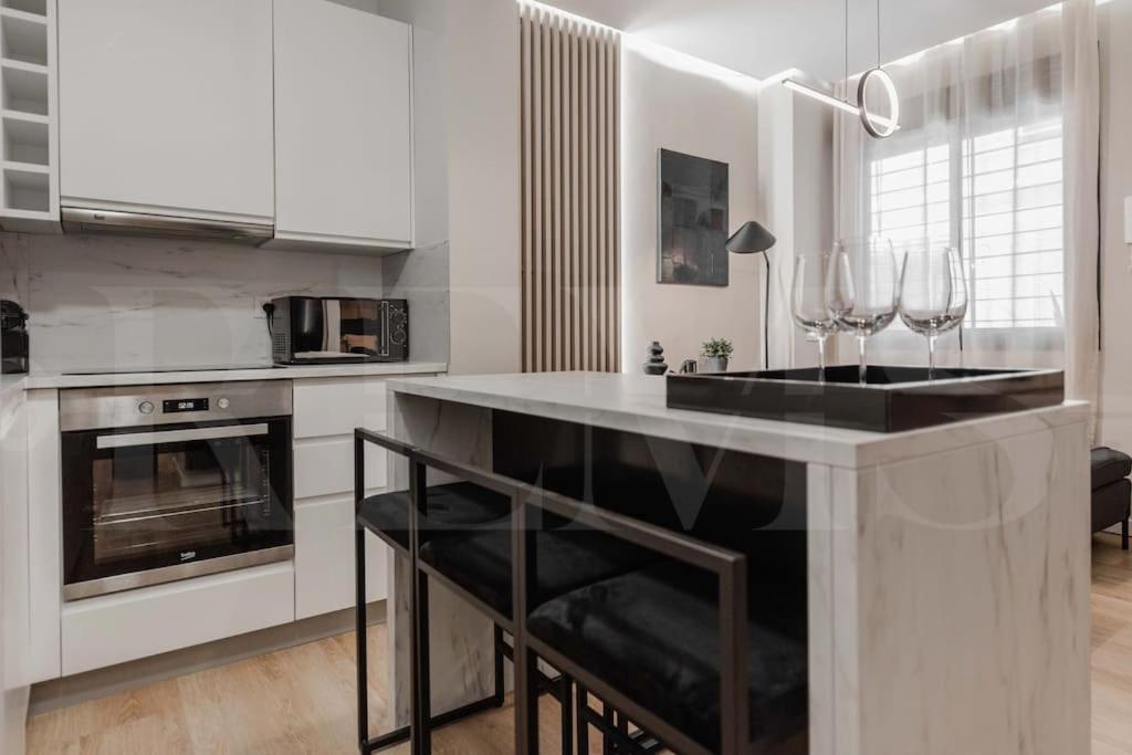Contemporary Minimalist Apartment By Rems Malaga Exterior photo